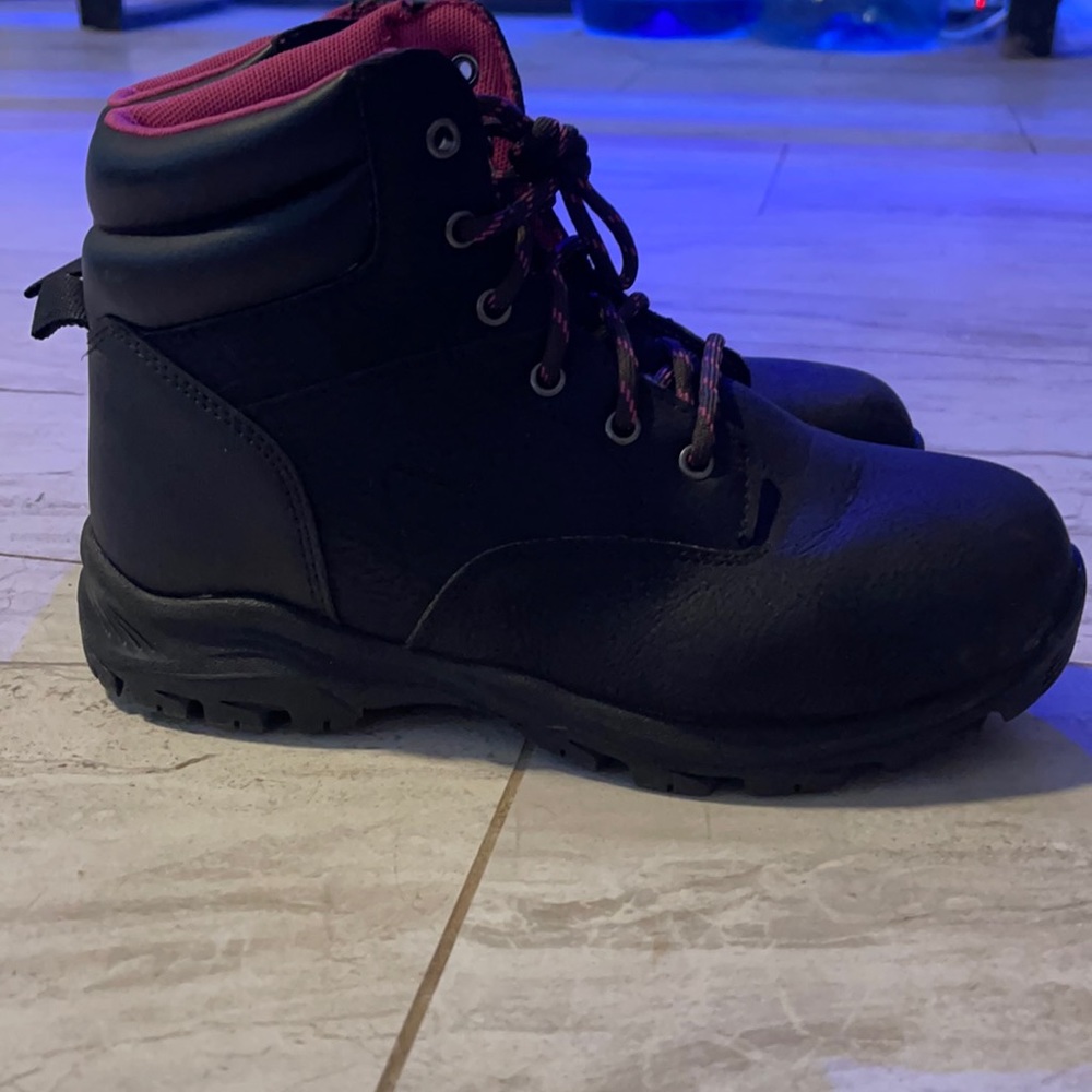 NWOT Brahma woman’s work boots size 6.5